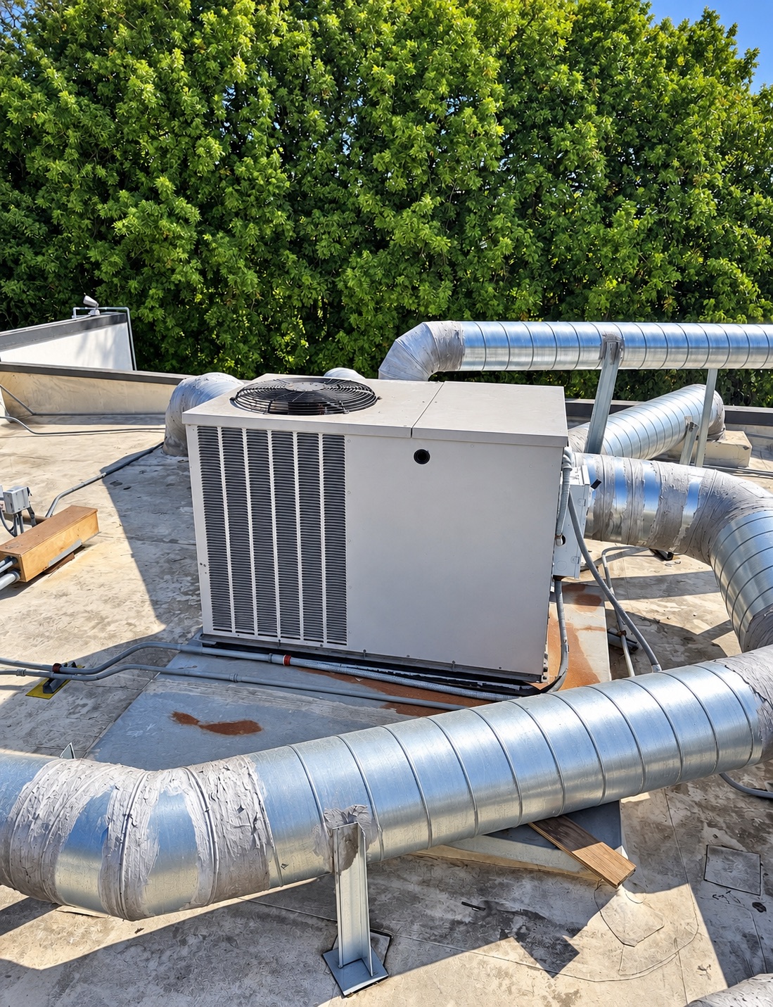 Rooftop package unit and ductwork — LOS ANGELES, CA